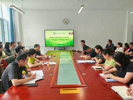 会议室里的人们 AI 生成的内容可能不正确。